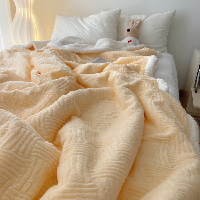 91家纺网 家纺一手货源 找家纺 顾里家纺 2025新款韩系提花兔毛绒毯毛毯毯子 奶油黄
