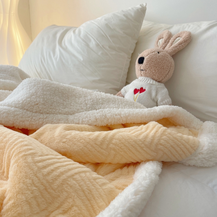 91家纺网 家纺一手货源 找家纺 顾里家纺 2025新款韩系提花兔毛绒毯毛毯毯子 奶油黄