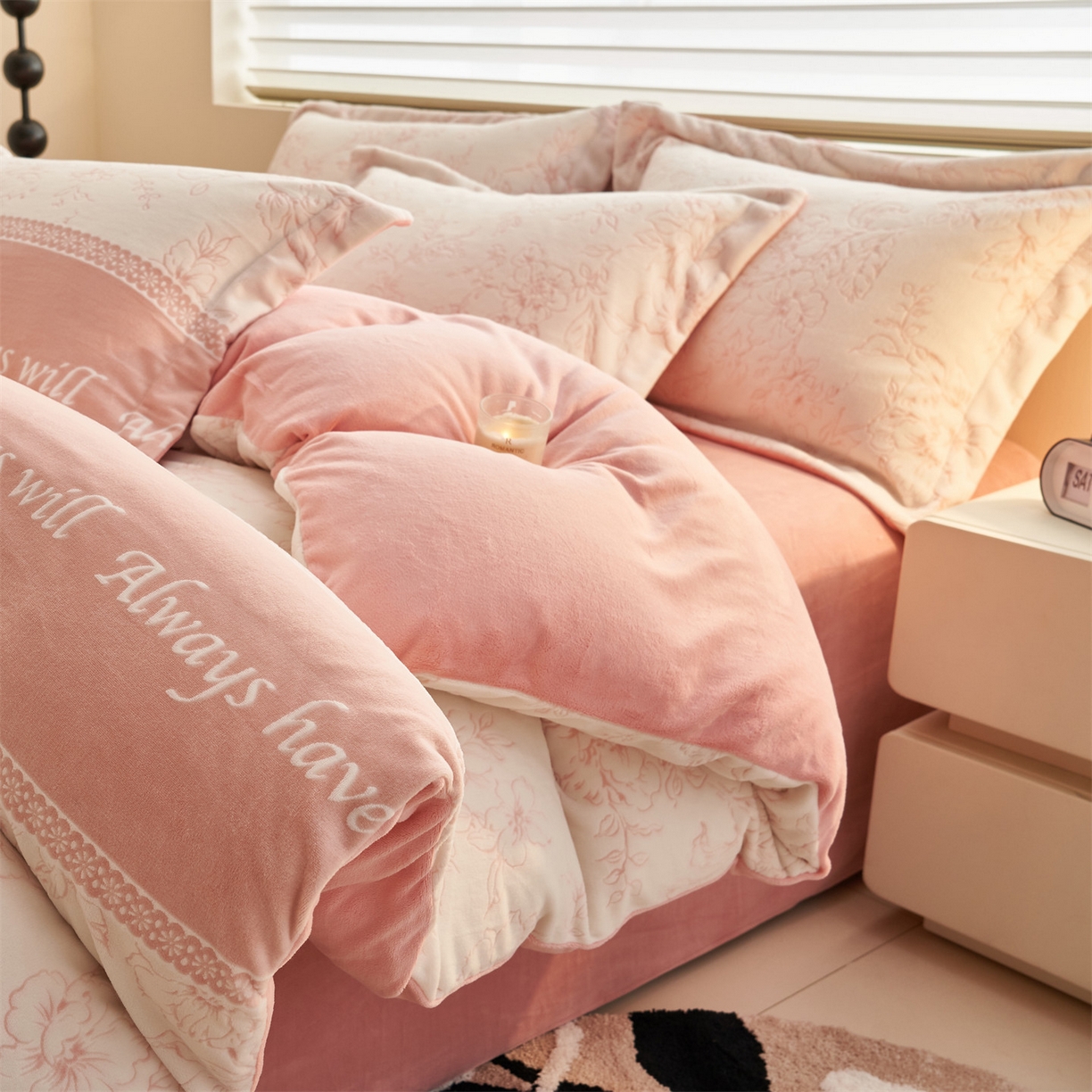 91家纺网 家纺一手货源 找家纺 恒爱家纺 2025新款牛奶绒立体剪花四件套 单边花漾-粉色
