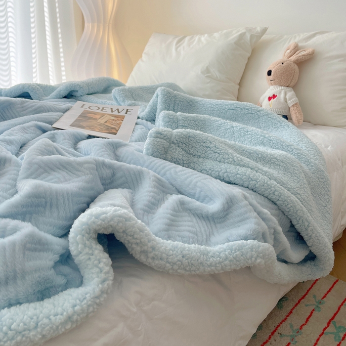 91家纺网 家纺一手货源 找家纺 顾里家纺 2025新款韩系提花兔毛绒毯毛毯毯子 天空蓝