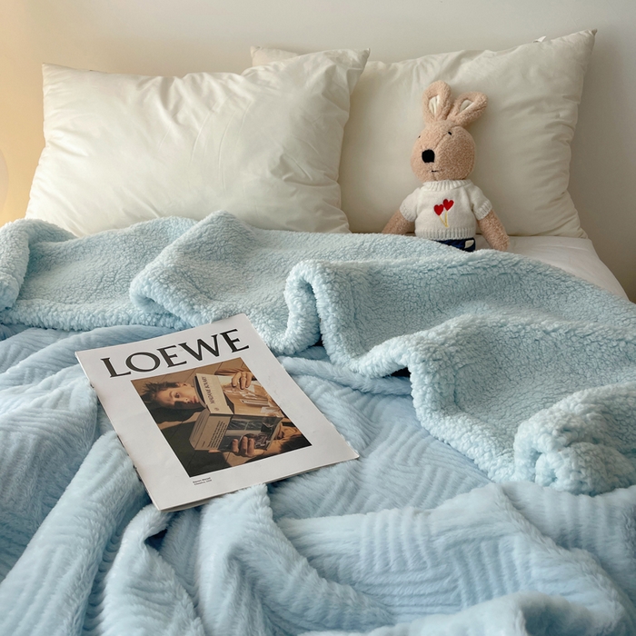 91家纺网 家纺一手货源 找家纺 顾里家纺 2025新款韩系提花兔毛绒毯毛毯毯子 天空蓝