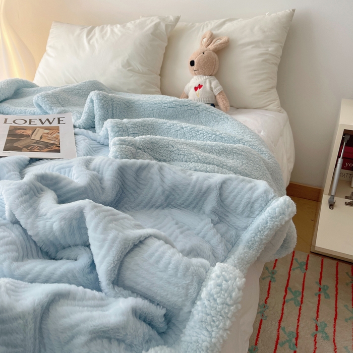 91家纺网 家纺一手货源 找家纺 顾里家纺 2025新款韩系提花兔毛绒毯毛毯毯子 天空蓝
