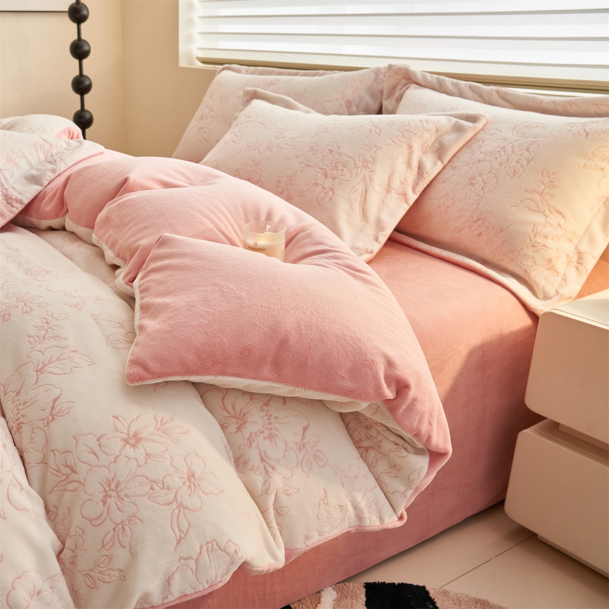 91家纺网 家纺一手货源 找家纺 恒爱家纺 2025新款牛奶绒立体剪花四件套 单边花漾-粉色