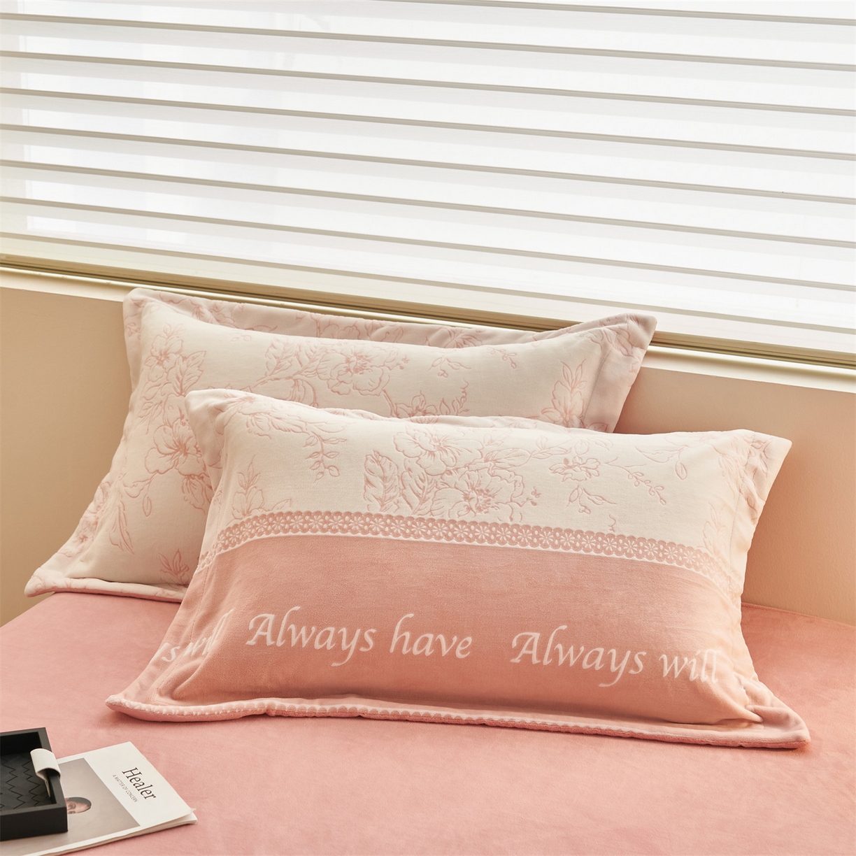 91家纺网 家纺一手货源 找家纺 恒爱家纺 2025新款牛奶绒立体剪花四件套 单边花漾-粉色