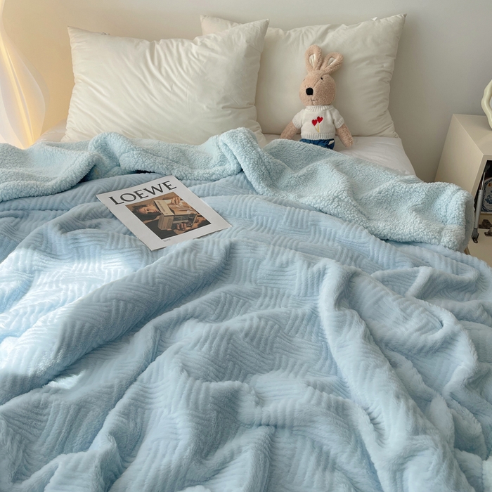 91家纺网 家纺一手货源 找家纺 顾里家纺 2025新款韩系提花兔毛绒毯毛毯毯子 天空蓝