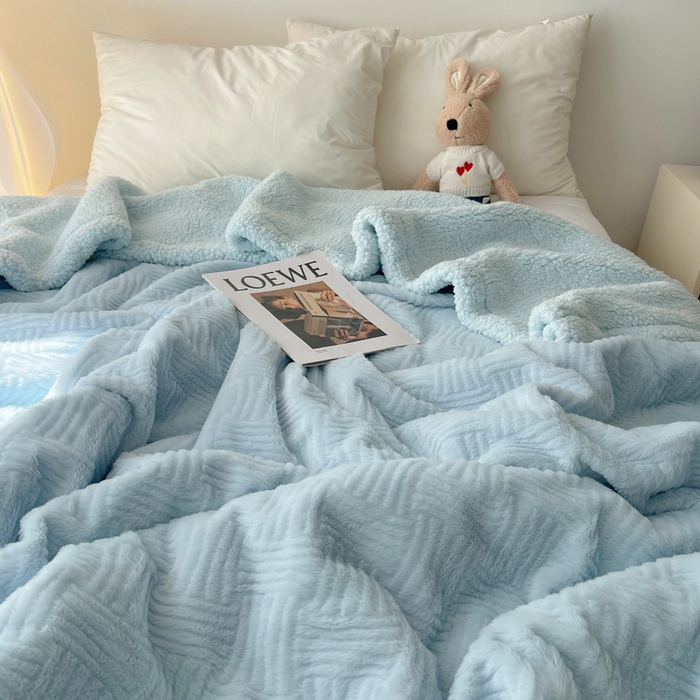 91家纺网 家纺一手货源 找家纺 顾里家纺 2025新款韩系提花兔毛绒毯毛毯毯子 天空蓝