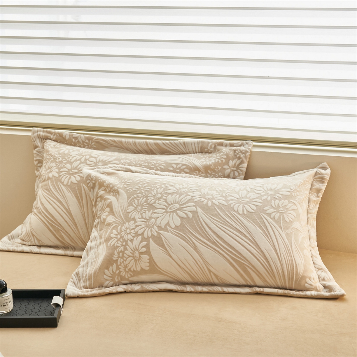 91家纺网 家纺一手货源 找家纺 恒爱家纺 2025新款牛奶绒立体剪花四件套 馥雅-浅咖