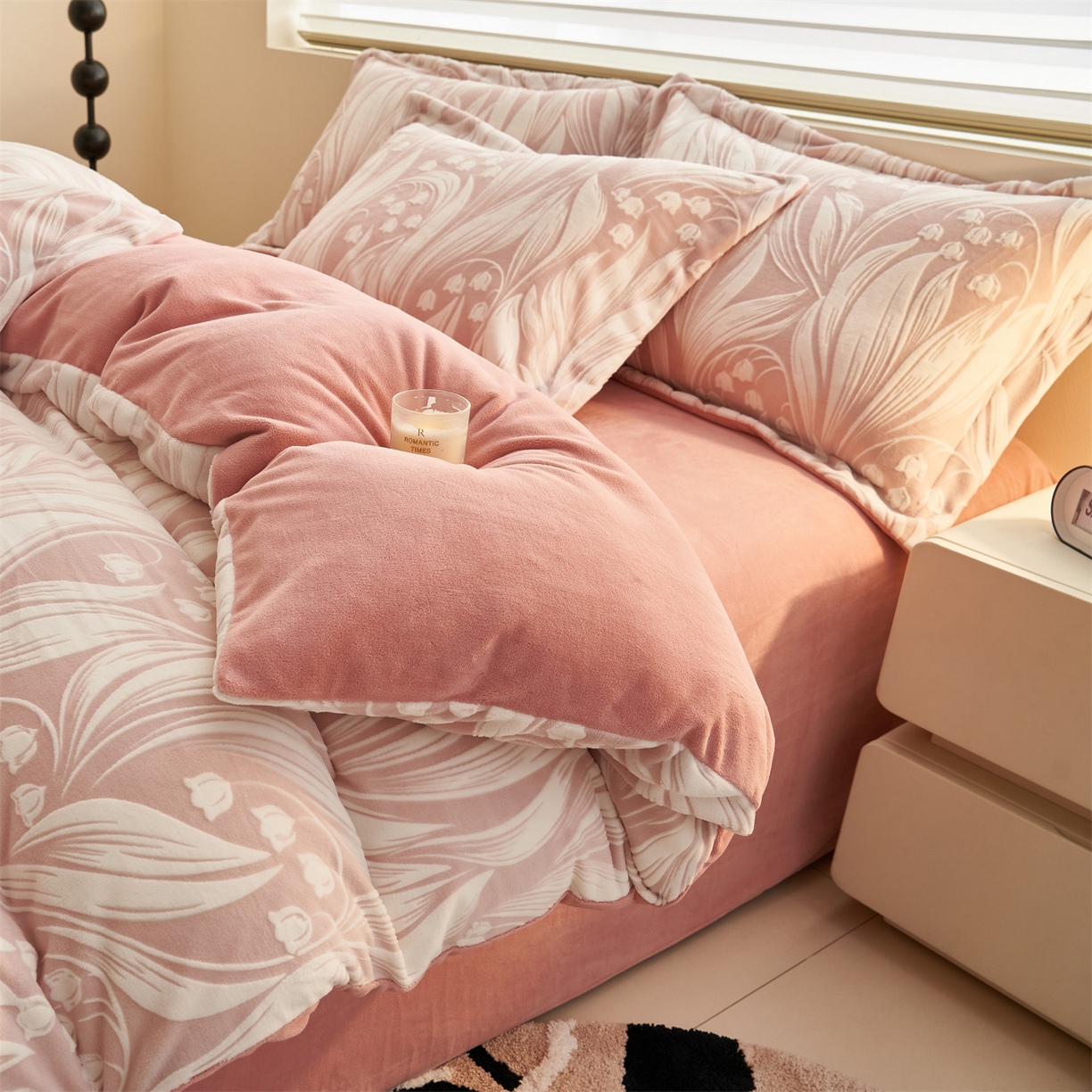 91家纺网 家纺一手货源 找家纺 恒爱家纺 2025新款牛奶绒立体剪花四件套 古韵悠香-豆沙