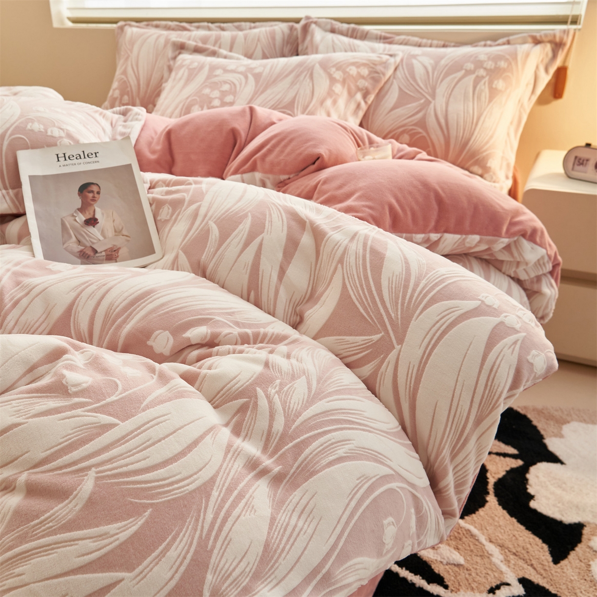 91家纺网 家纺一手货源 找家纺 恒爱家纺 2025新款牛奶绒立体剪花四件套 古韵悠香-豆沙