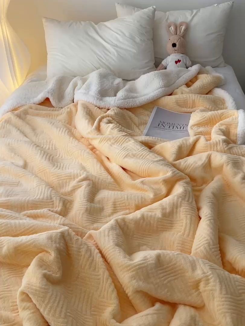 91家纺网 家纺一手货源 找家纺 顾里家纺 2025新款韩系提花兔毛绒毯毛毯毯子 奶油黄