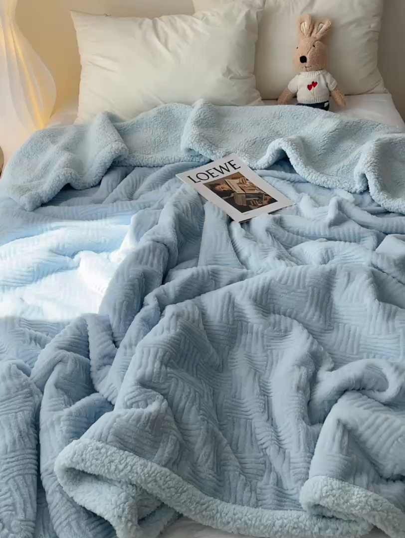 91家纺网 家纺一手货源 找家纺 顾里家纺 2025新款韩系提花兔毛绒毯毛毯毯子 天空蓝