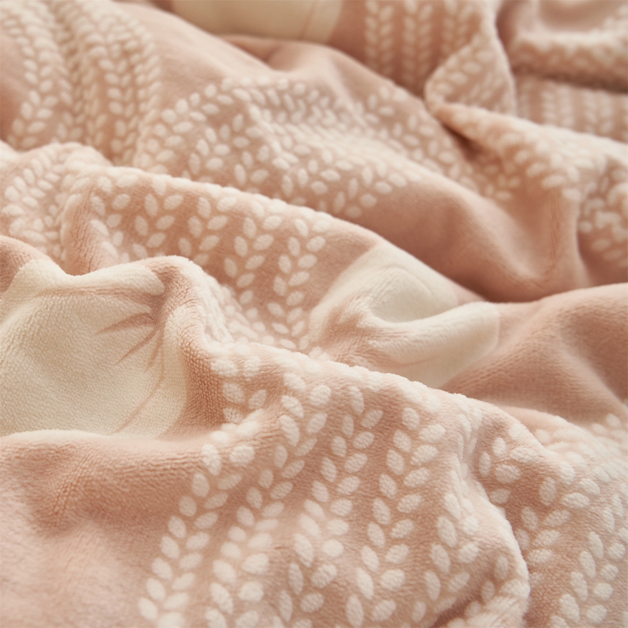 91家纺网 家纺一手货源 找家纺 恒爱家纺 2025新款牛奶绒立体剪花四件套 橞郁而安