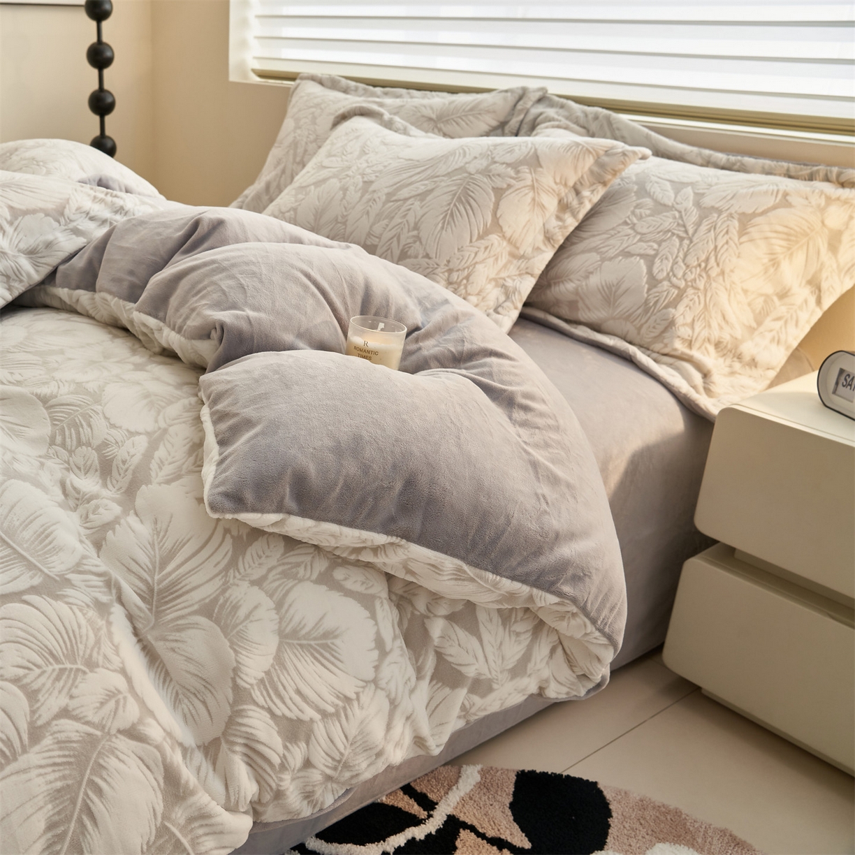 91家纺网 家纺一手货源 找家纺 恒爱家纺 2025新款牛奶绒立体剪花四件套 翩叶-灰