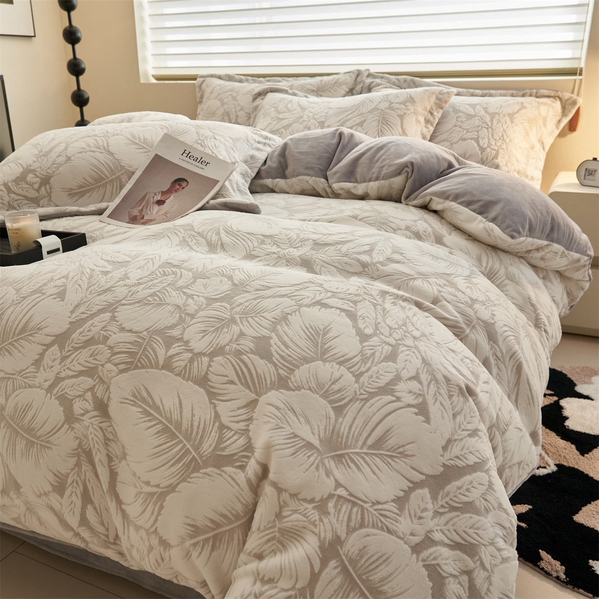 91家纺网 家纺一手货源 找家纺 恒爱家纺 2025新款牛奶绒立体剪花四件套 翩叶-灰