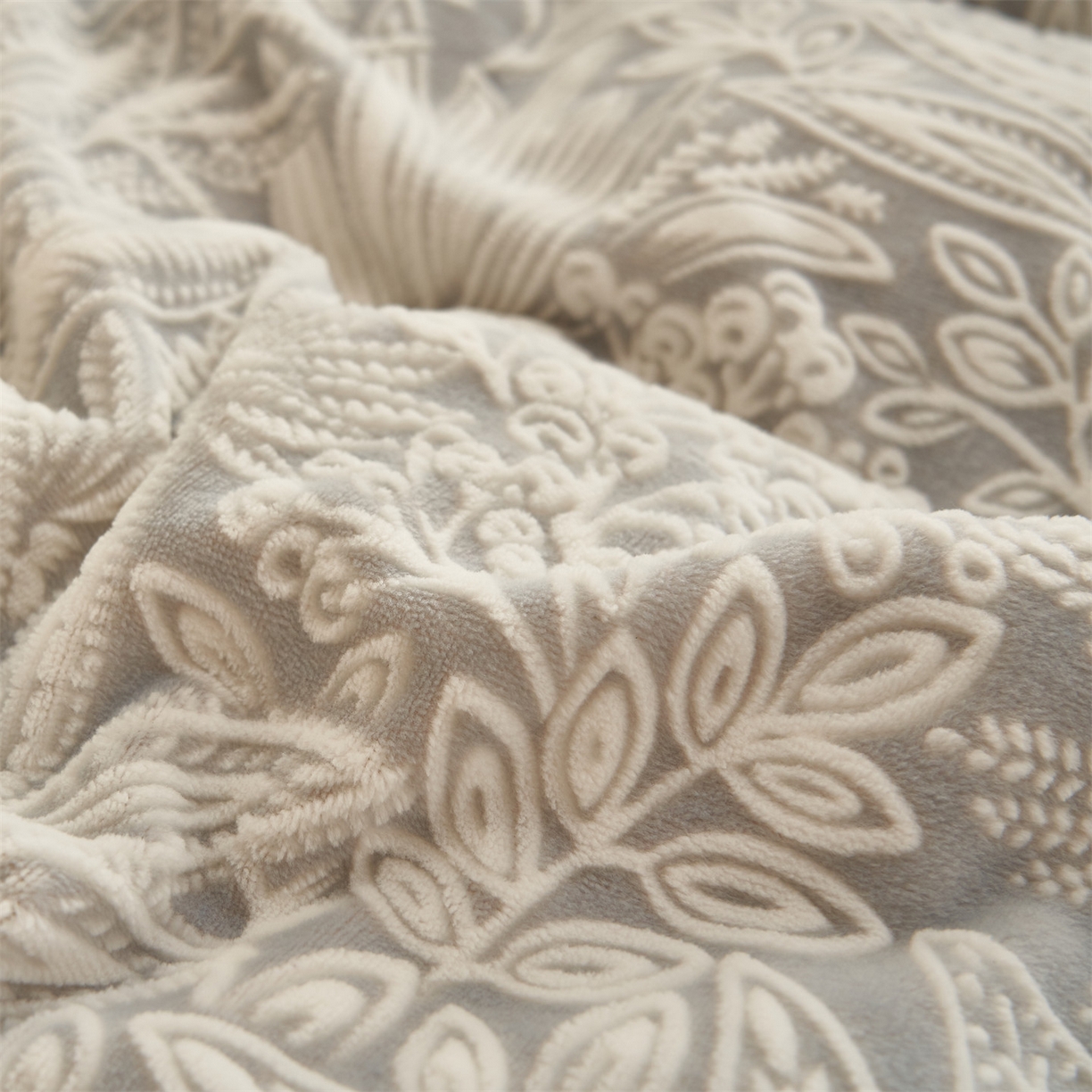 91家纺网 家纺一手货源 找家纺 恒爱家纺 2025新款牛奶绒立体剪花四件套 千素叶-灰