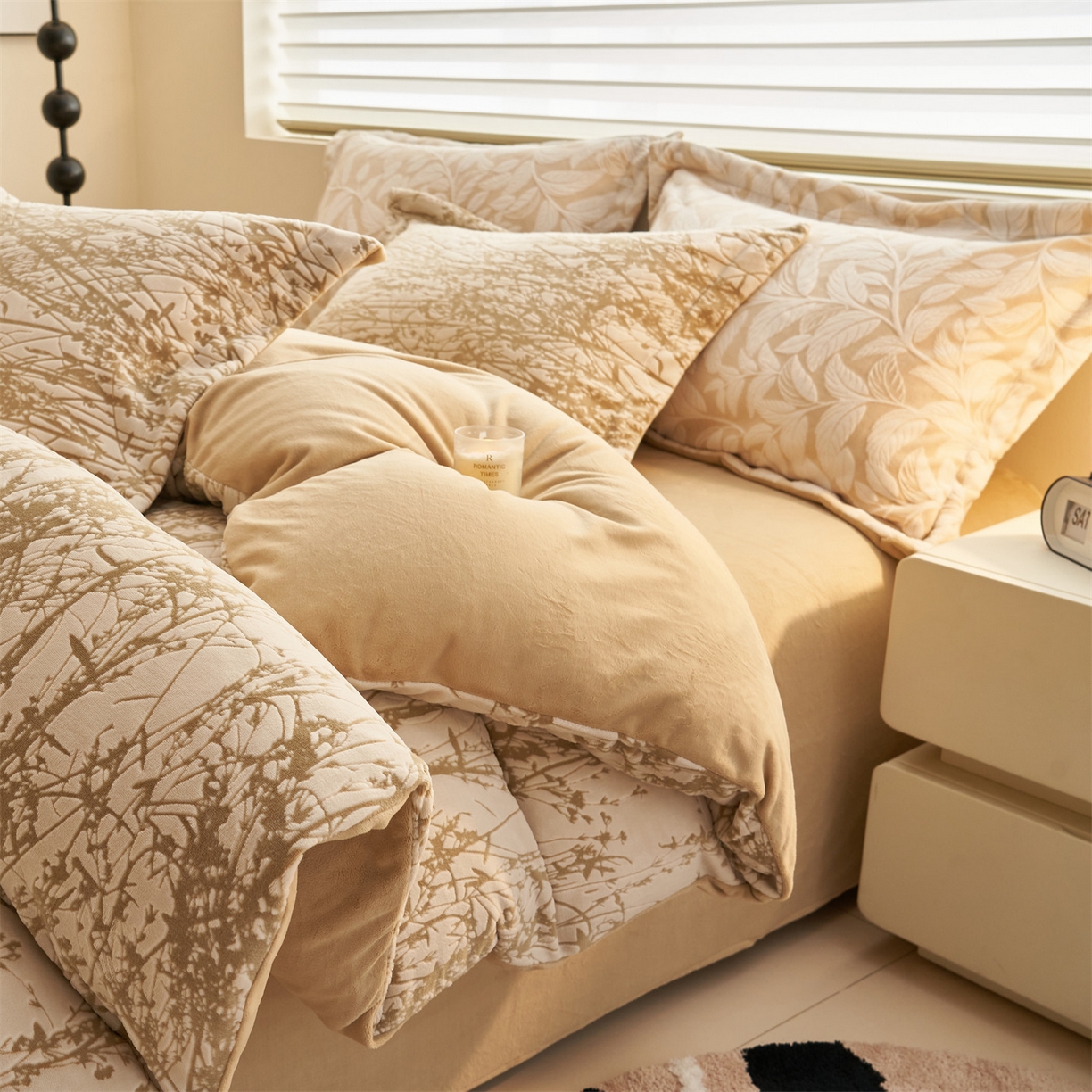 91家纺网 家纺一手货源 找家纺 恒爱家纺 2025新款牛奶绒立体剪花四件套 写意风情-咖啡