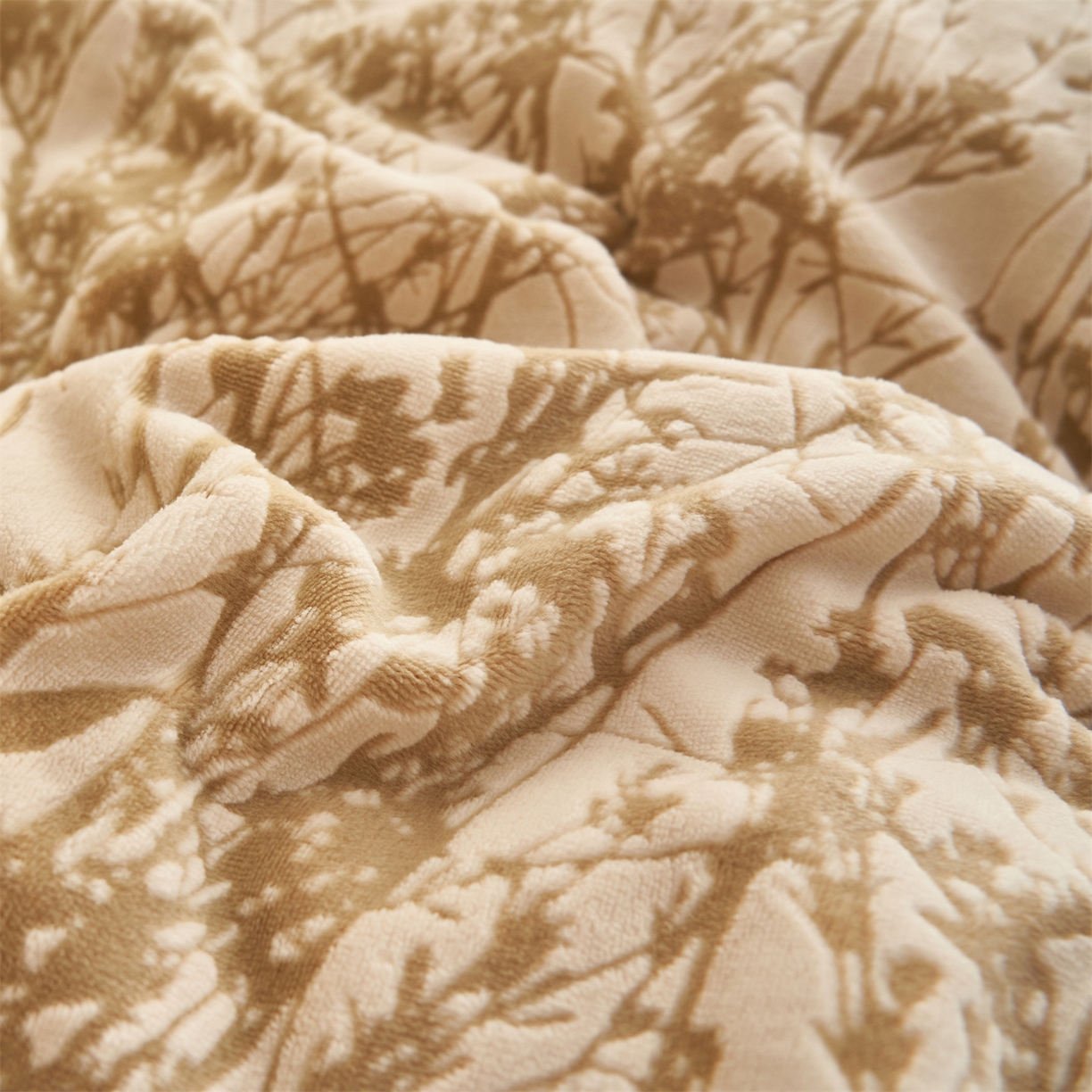 91家纺网 家纺一手货源 找家纺 恒爱家纺 2025新款牛奶绒立体剪花四件套 写意风情-咖啡