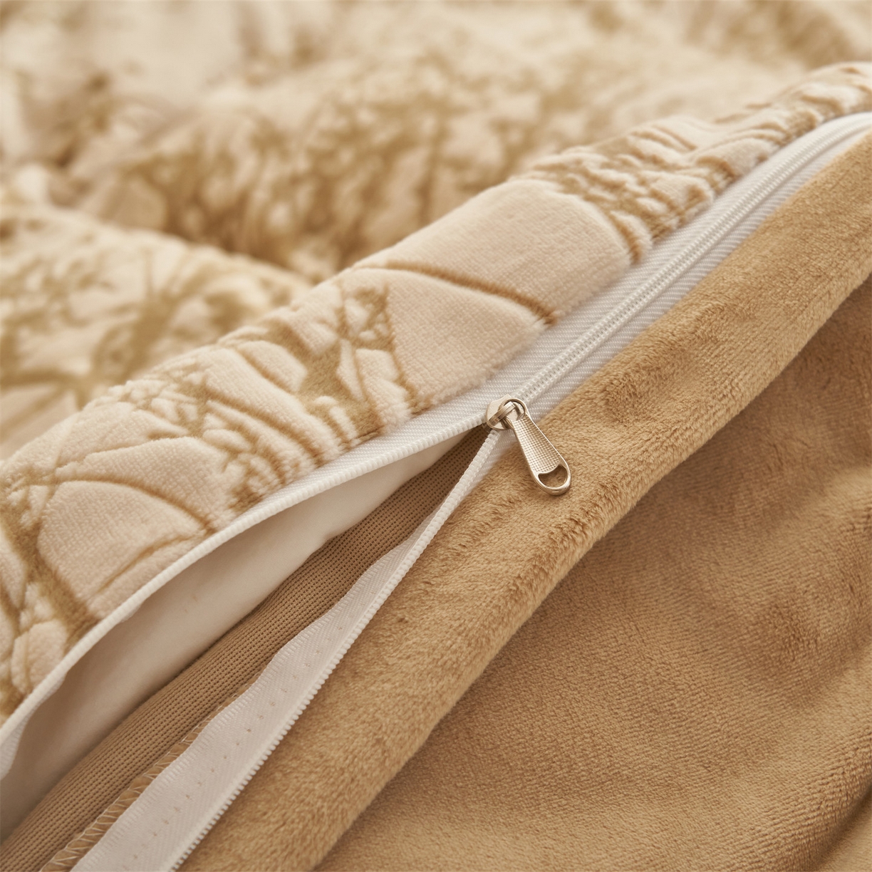 91家纺网 家纺一手货源 找家纺 恒爱家纺 2025新款牛奶绒立体剪花四件套 写意风情-咖啡