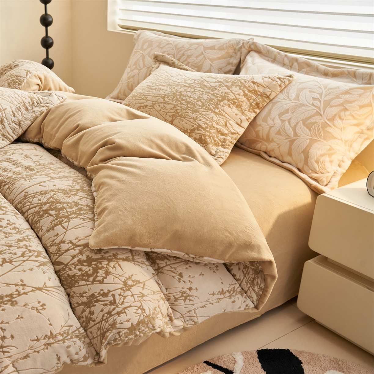 91家纺网 家纺一手货源 找家纺 恒爱家纺 2025新款牛奶绒立体剪花四件套 写意风情-咖啡