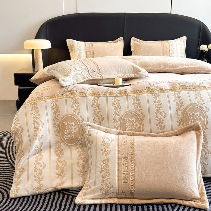 91家纺网 家纺一手货源 找家纺 卡罗兰 2025新款牛奶绒雕花四件套 叶语-卡其