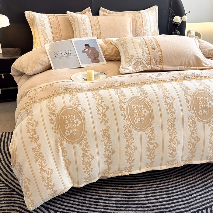 91家纺网 家纺一手货源 找家纺 卡罗兰 2025新款牛奶绒雕花四件套 叶语-卡其