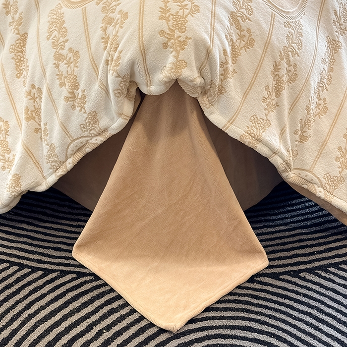 91家纺网 家纺一手货源 找家纺 卡罗兰 2025新款牛奶绒雕花四件套 叶语-卡其