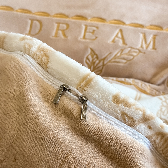 91家纺网 家纺一手货源 找家纺 卡罗兰 2025新款牛奶绒雕花四件套 叶语-卡其