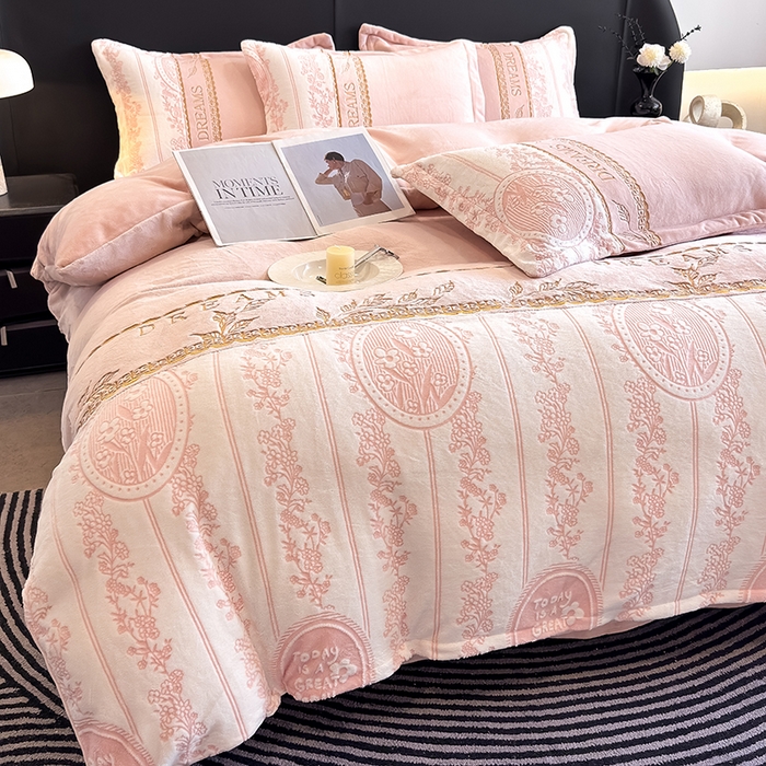 91家纺网 家纺一手货源 找家纺 卡罗兰 2025新款牛奶绒雕花四件套 叶语-粉红