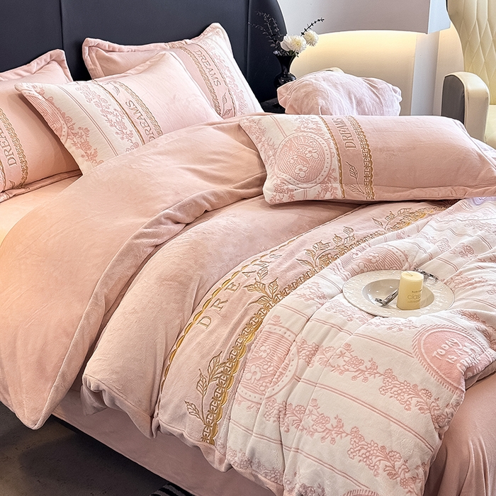 91家纺网 家纺一手货源 找家纺 卡罗兰 2025新款牛奶绒雕花四件套 叶语-粉红