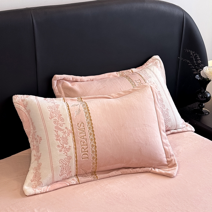 91家纺网 家纺一手货源 找家纺 卡罗兰 2025新款牛奶绒雕花四件套 叶语-粉红