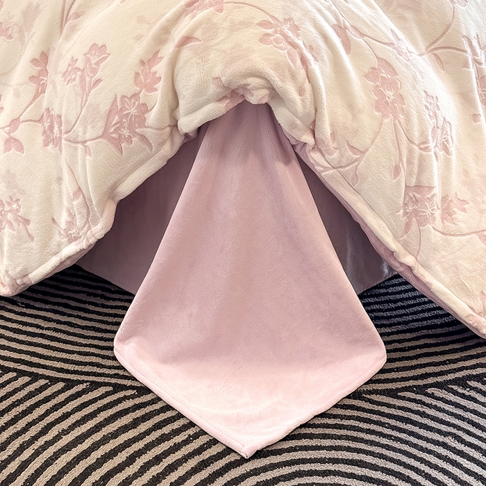 91家纺网 家纺一手货源 找家纺 卡罗兰 2025新款牛奶绒雕花四件套 花影-紫色