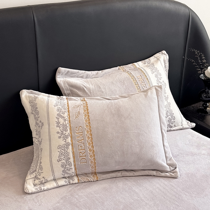 91家纺网 家纺一手货源 找家纺 卡罗兰 2025新款牛奶绒雕花四件套 叶语-薰衣草