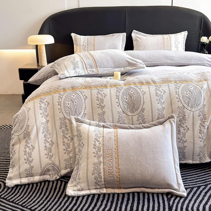 91家纺网 家纺一手货源 找家纺 卡罗兰 2025新款牛奶绒雕花四件套 叶语-薰衣草