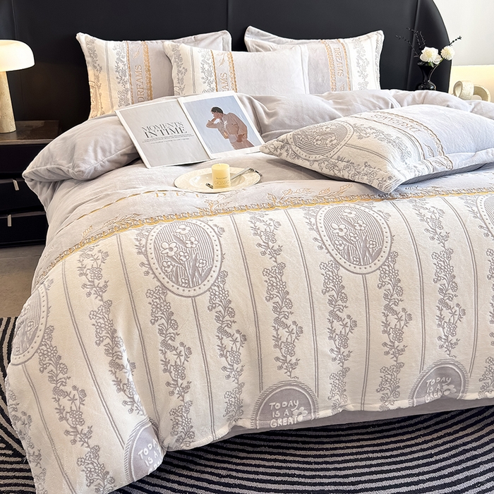 91家纺网 家纺一手货源 找家纺 卡罗兰 2025新款牛奶绒雕花四件套 叶语-薰衣草