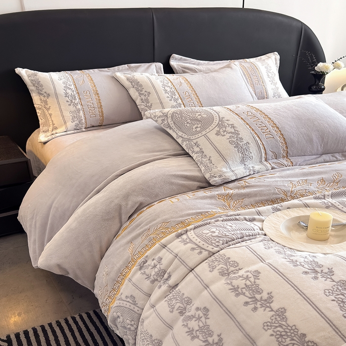 91家纺网 家纺一手货源 找家纺 卡罗兰 2025新款牛奶绒雕花四件套 叶语-薰衣草