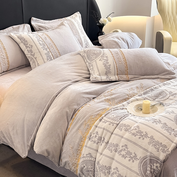 91家纺网 家纺一手货源 找家纺 卡罗兰 2025新款牛奶绒雕花四件套 叶语-薰衣草