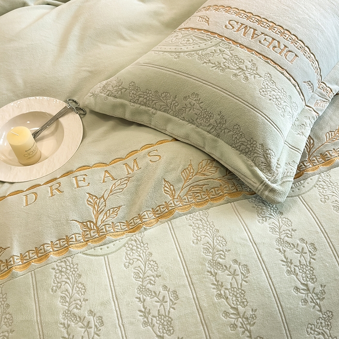 91家纺网 家纺一手货源 找家纺 卡罗兰 2025新款牛奶绒雕花四件套 叶语-抹茶