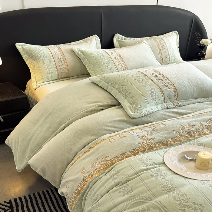 91家纺网 家纺一手货源 找家纺 卡罗兰 2025新款牛奶绒雕花四件套 叶语-抹茶