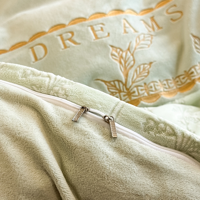 91家纺网 家纺一手货源 找家纺 卡罗兰 2025新款牛奶绒雕花四件套 叶语-抹茶