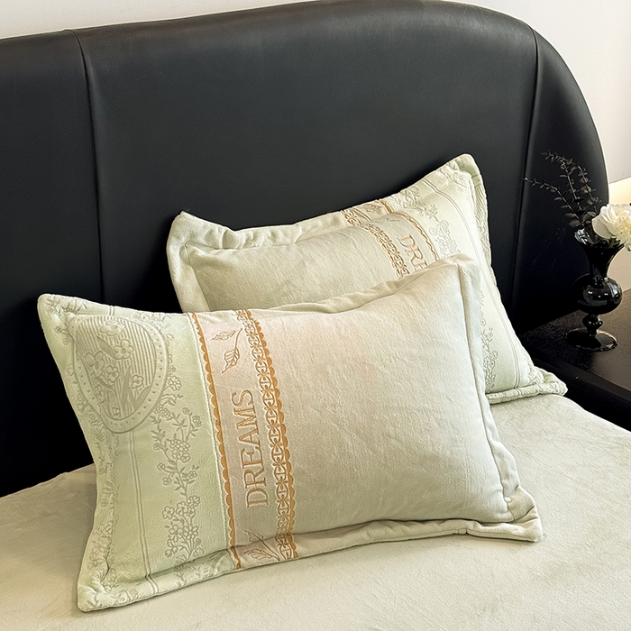 91家纺网 家纺一手货源 找家纺 卡罗兰 2025新款牛奶绒雕花四件套 叶语-抹茶