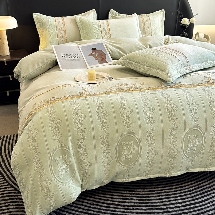 91家纺网 家纺一手货源 找家纺 卡罗兰 2025新款牛奶绒雕花四件套 叶语-抹茶