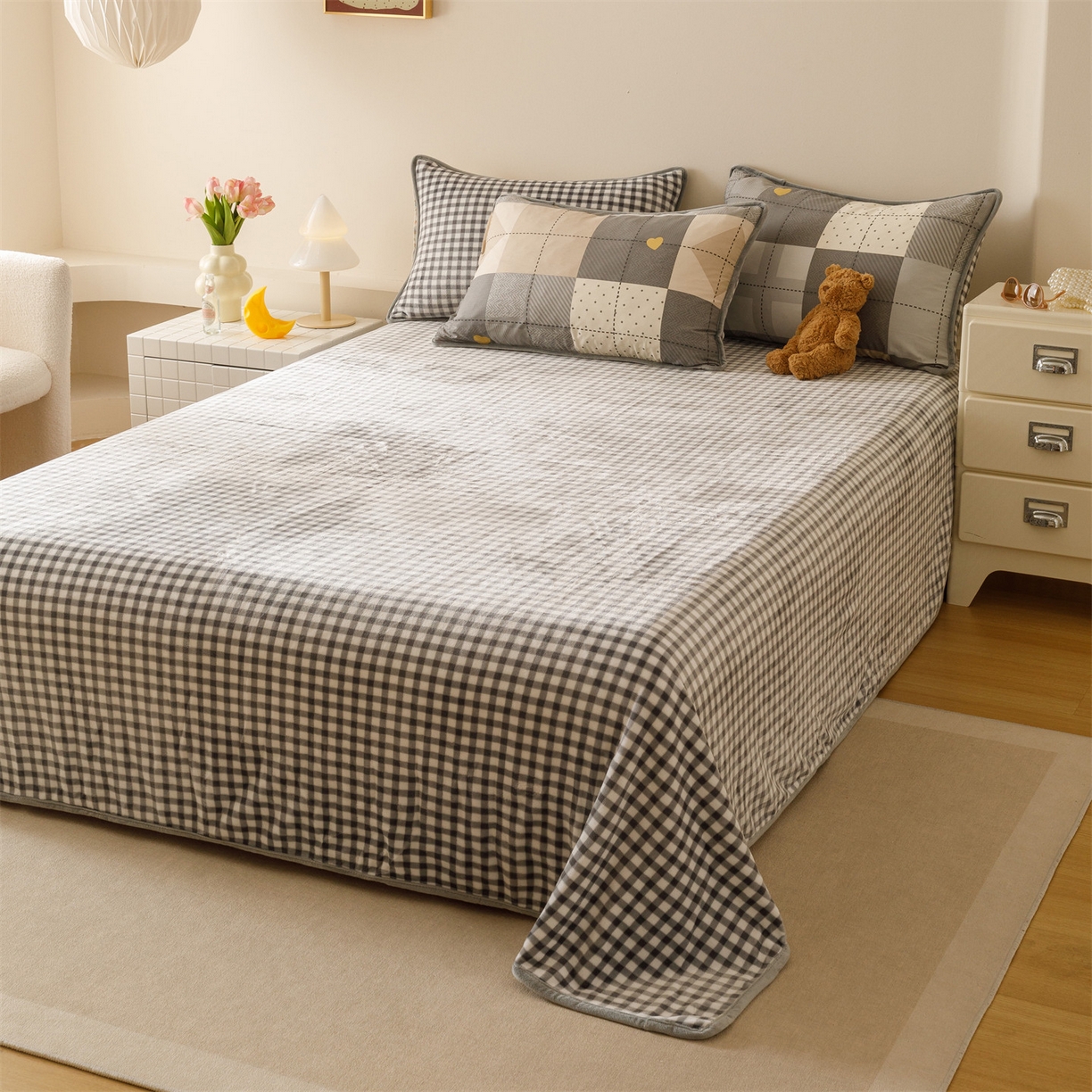 91家纺网 家纺一手货源 找家纺 红粉佳人家纺 2025新款A类棉加绒印花四件套 积木格子