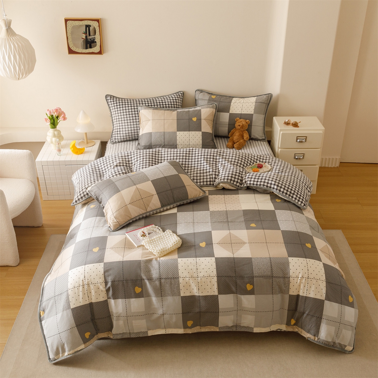 91家纺网 家纺一手货源 找家纺 红粉佳人家纺 2025新款A类棉加绒印花四件套 积木格子