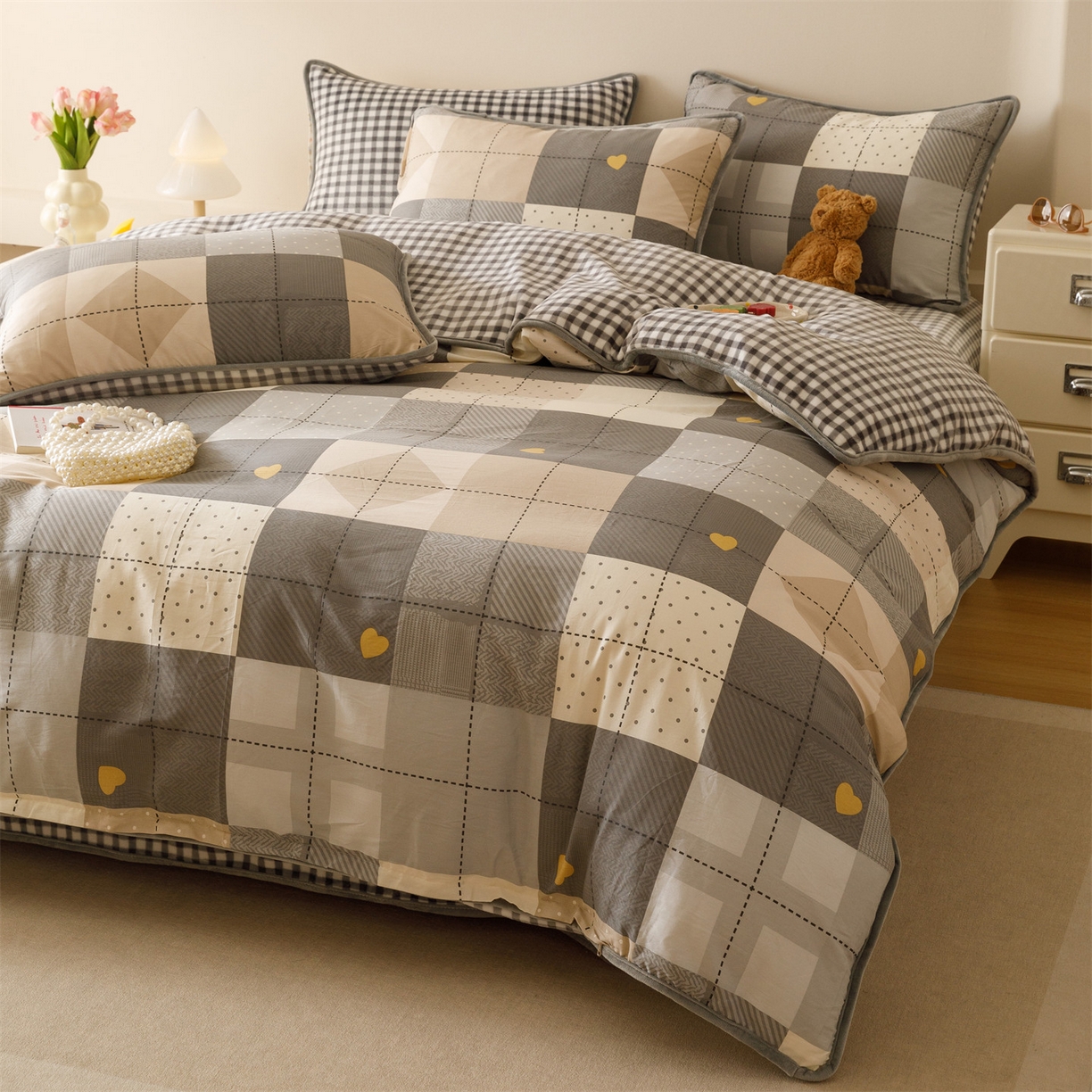 91家纺网 家纺一手货源 找家纺 红粉佳人家纺 2025新款A类棉加绒印花四件套 积木格子