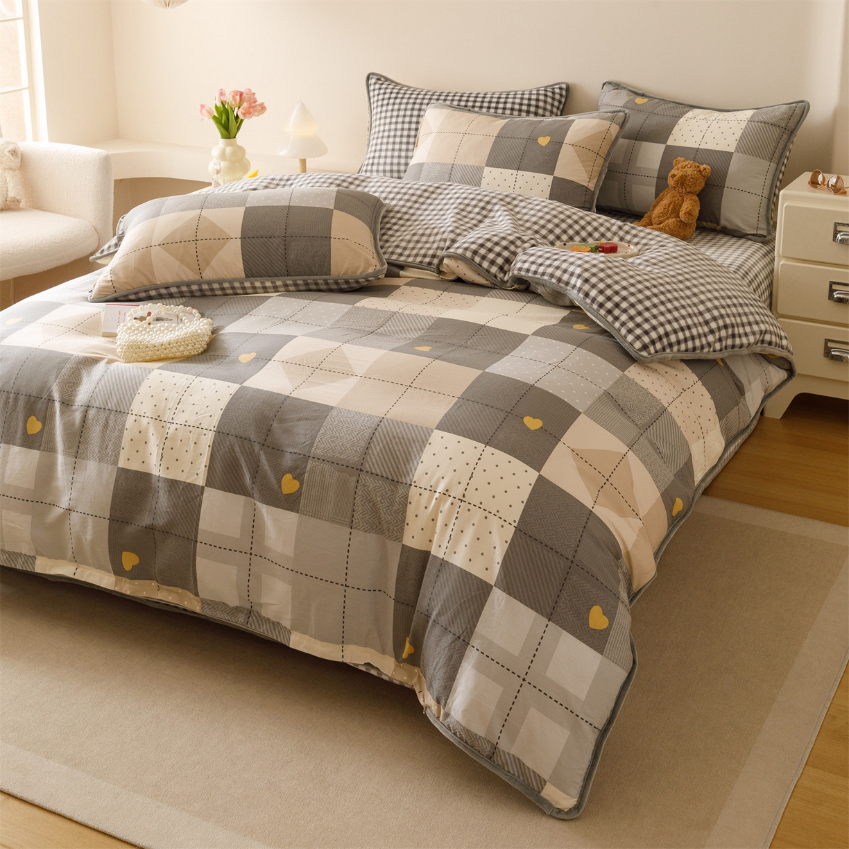 91家纺网 家纺一手货源 找家纺 红粉佳人家纺 2025新款A类棉加绒印花四件套 积木格子