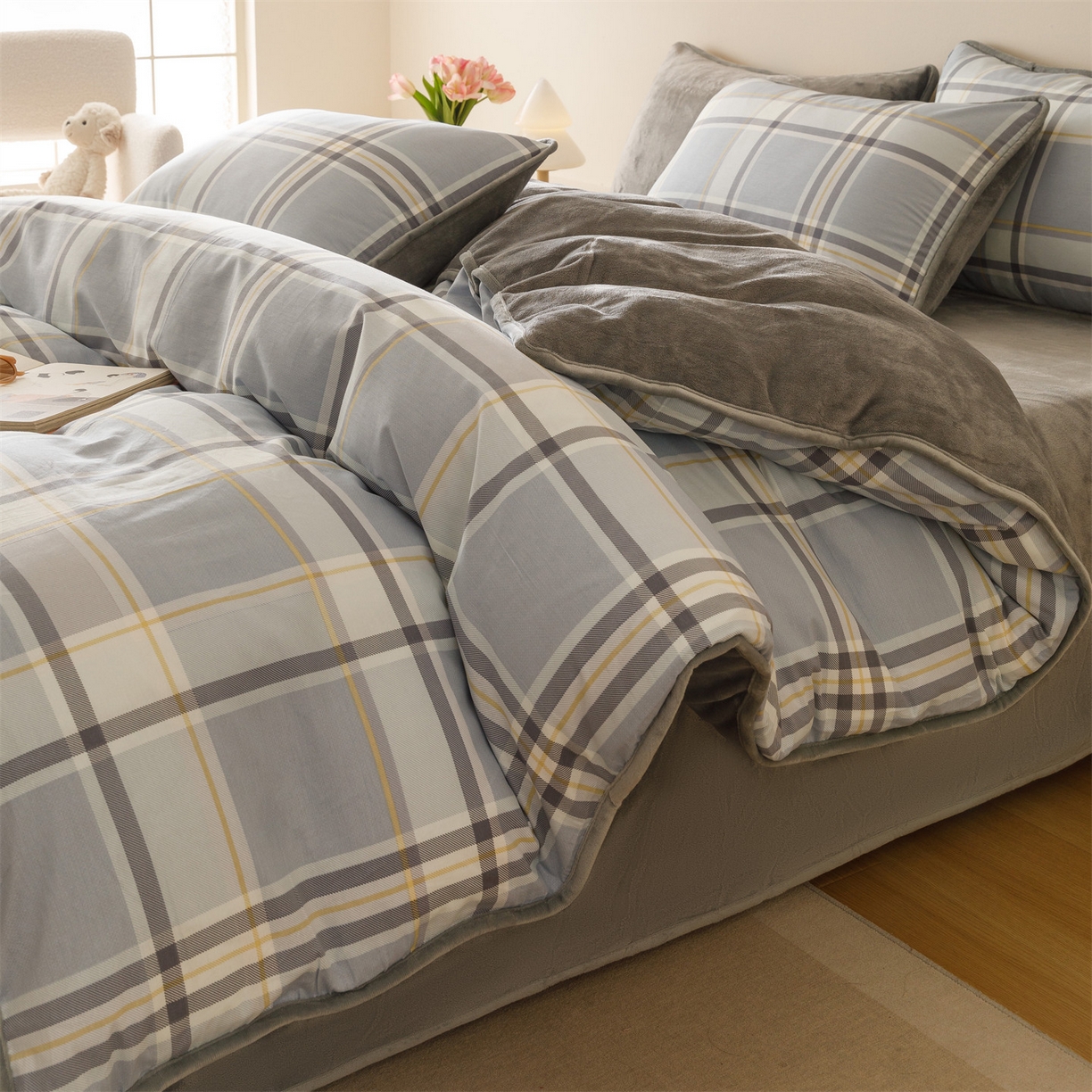 91家纺网 家纺一手货源 找家纺 红粉佳人家纺 2025新款A类棉加绒印花四件套 简格风尚