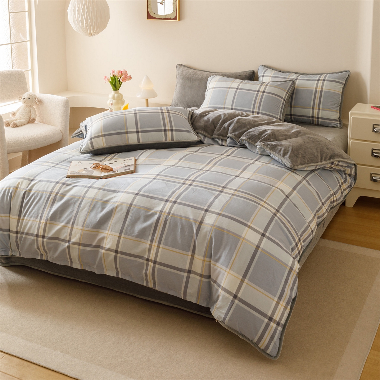 91家纺网 家纺一手货源 找家纺 红粉佳人家纺 2025新款A类棉加绒印花四件套 简格风尚