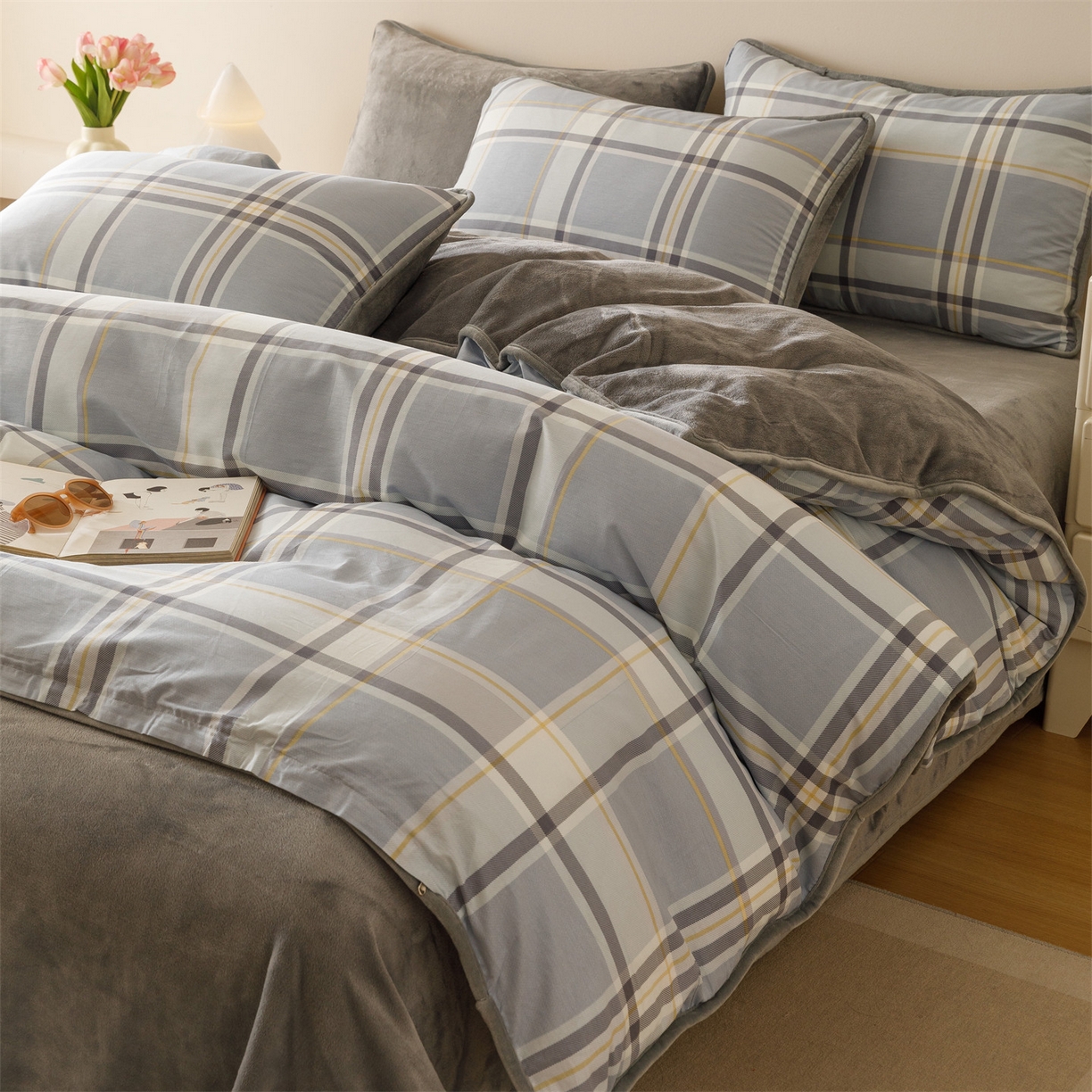 91家纺网 家纺一手货源 找家纺 红粉佳人家纺 2025新款A类棉加绒印花四件套 简格风尚