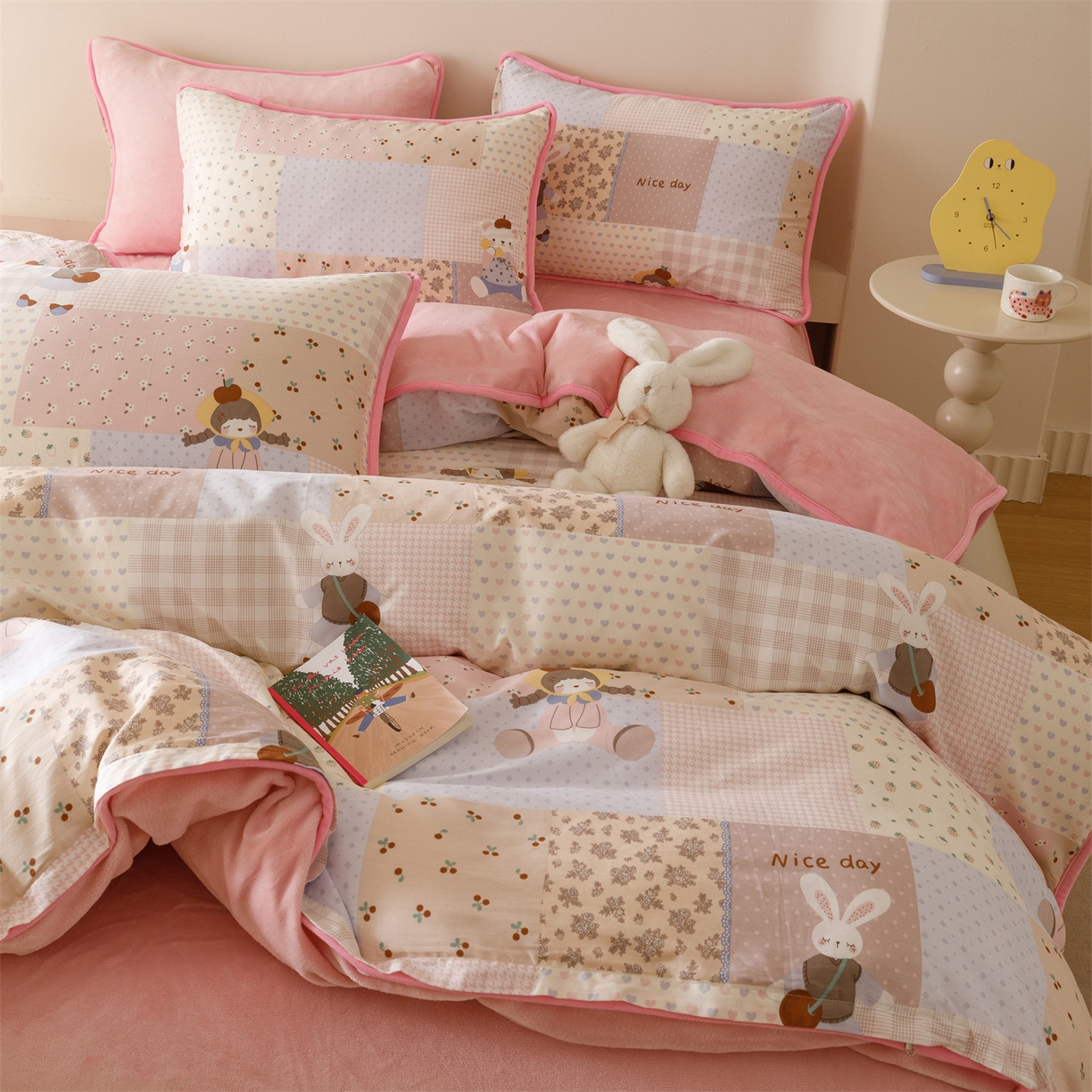 91家纺网 家纺一手货源 找家纺 红粉佳人家纺 2025新款A类棉加绒印花四件套 快乐聚会