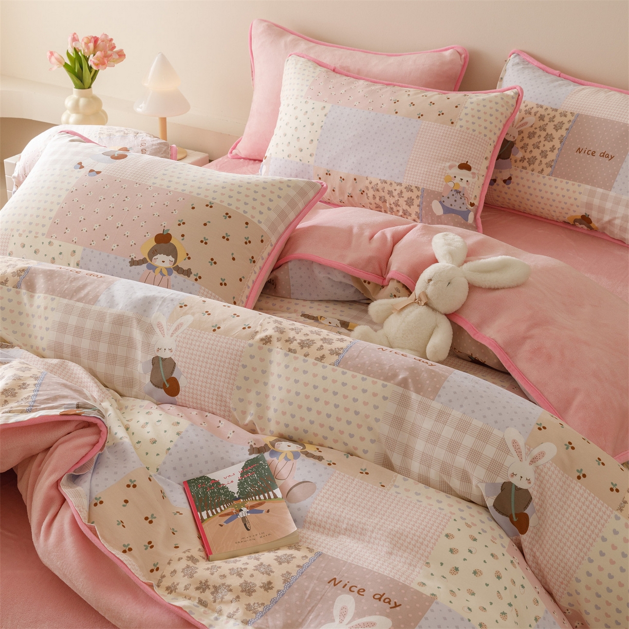 91家纺网 家纺一手货源 找家纺 红粉佳人家纺 2025新款A类棉加绒印花四件套 快乐聚会